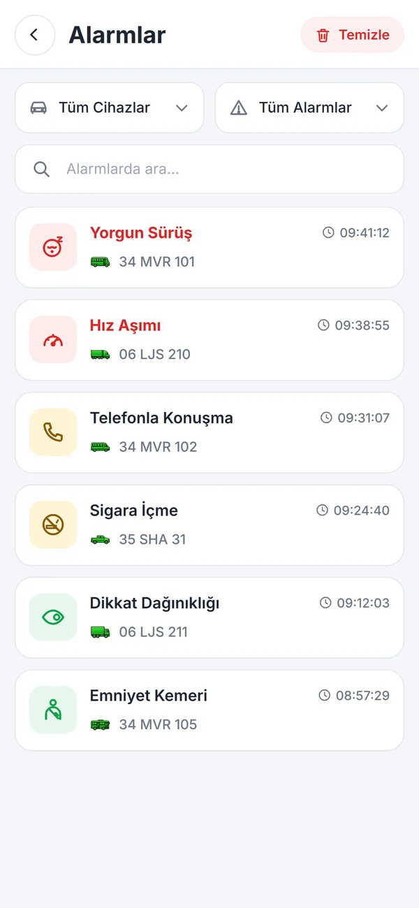 Alarmlar ekranı: araç ve saatiyle alarm listesi